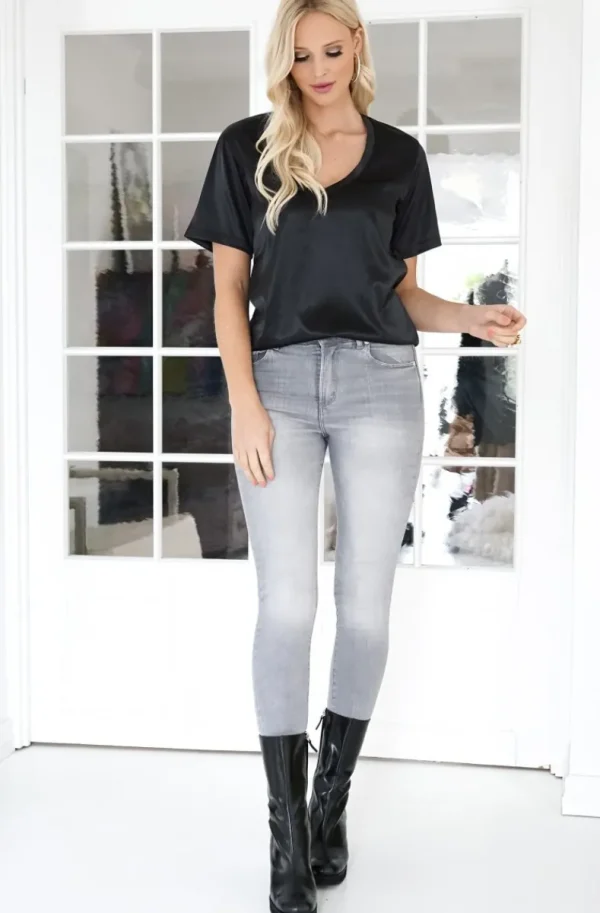 BLOND HOUR - the Perfect Shiny V-neck top - Black Sale