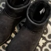 SHEPHERD OF SWEDEN - Dam Laura Ankelhöga Fårskinnsboots Svart Best