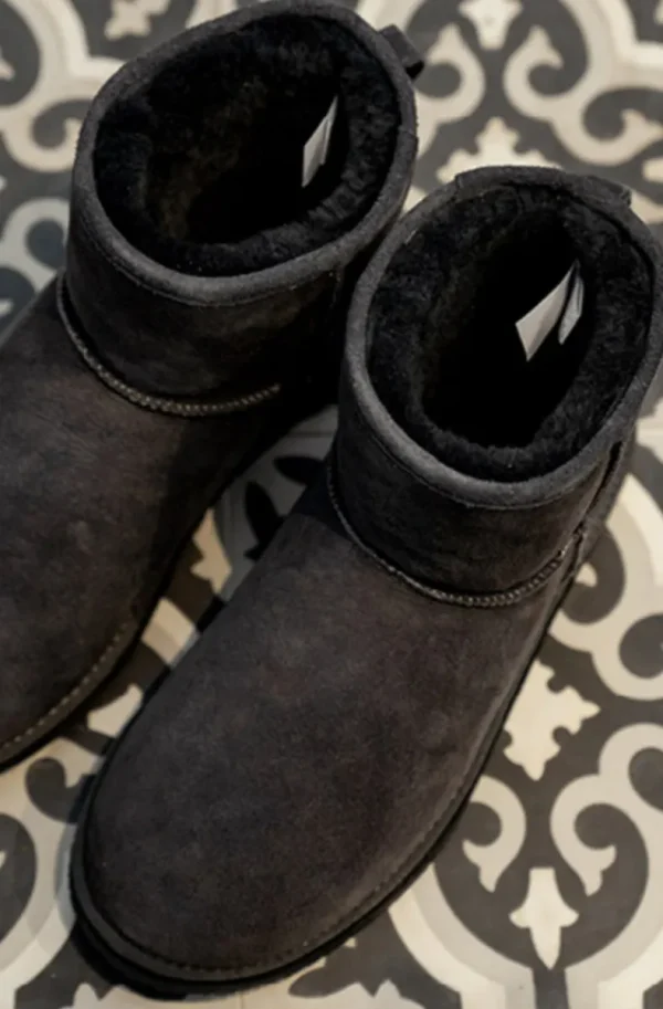 SHEPHERD OF SWEDEN - Dam Laura Ankelhöga Fårskinnsboots Svart Best